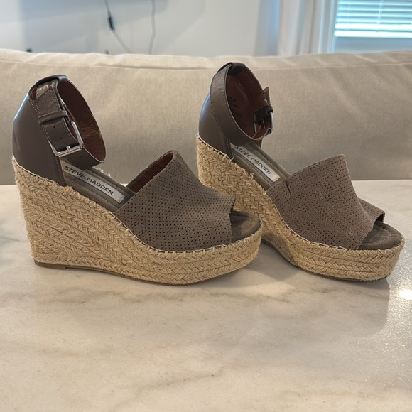 Lightly worn Steve Madden wedges - Picture 3 of 5